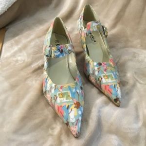 Size 9 Beckia multi-colored heels